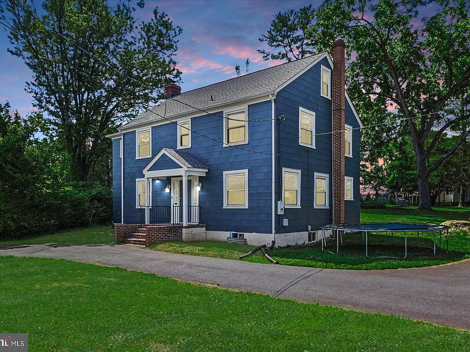 1st image of 416 E Main St