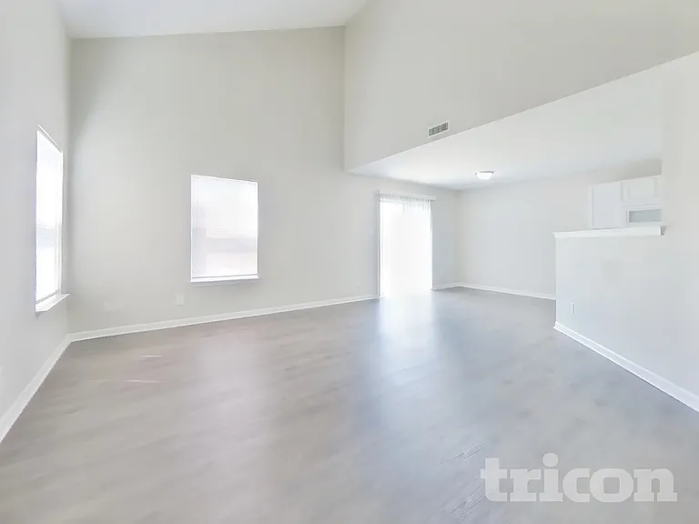 4518 Redcliff South Ln — Photo 3