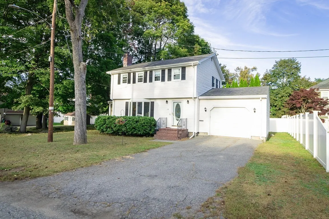 3 bed, 1.5 bath, 1372 sqft, $3,500 — Photo 1