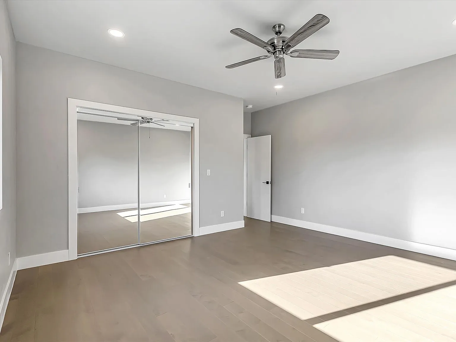 2 bed, 1.5 bath, 1000 sqft, $3,200 — Photo 3