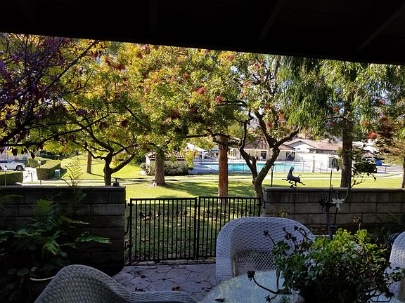 2nd image of 2690 Lakewood Pl