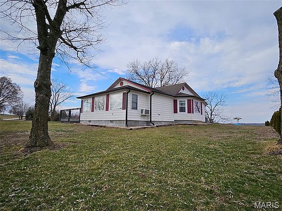 3rd image of 22625 Redwood Rd