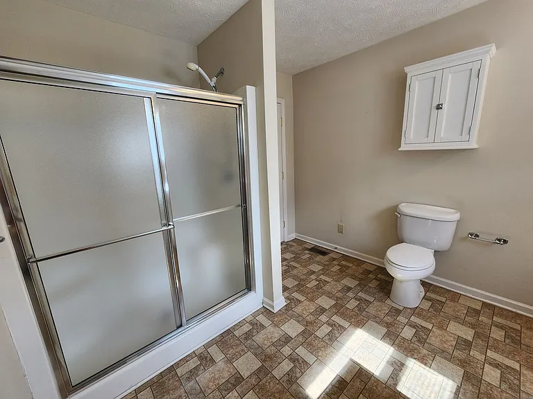 400 Roxie Ave — Photo 20
