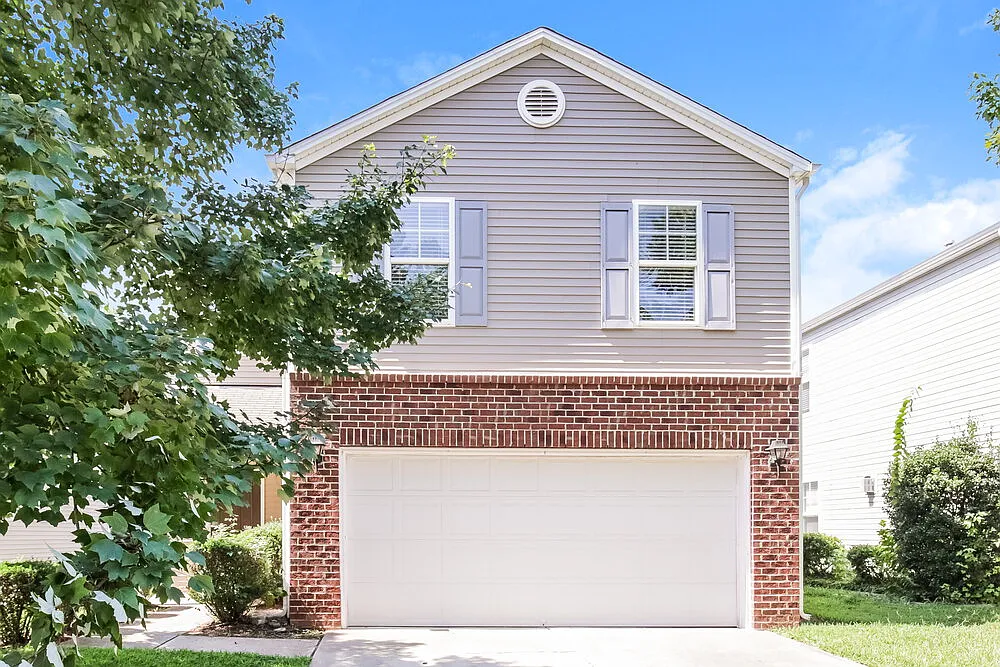 3 bed, 2.5 bath, 1662 sqft, $2,090 — Photo 1