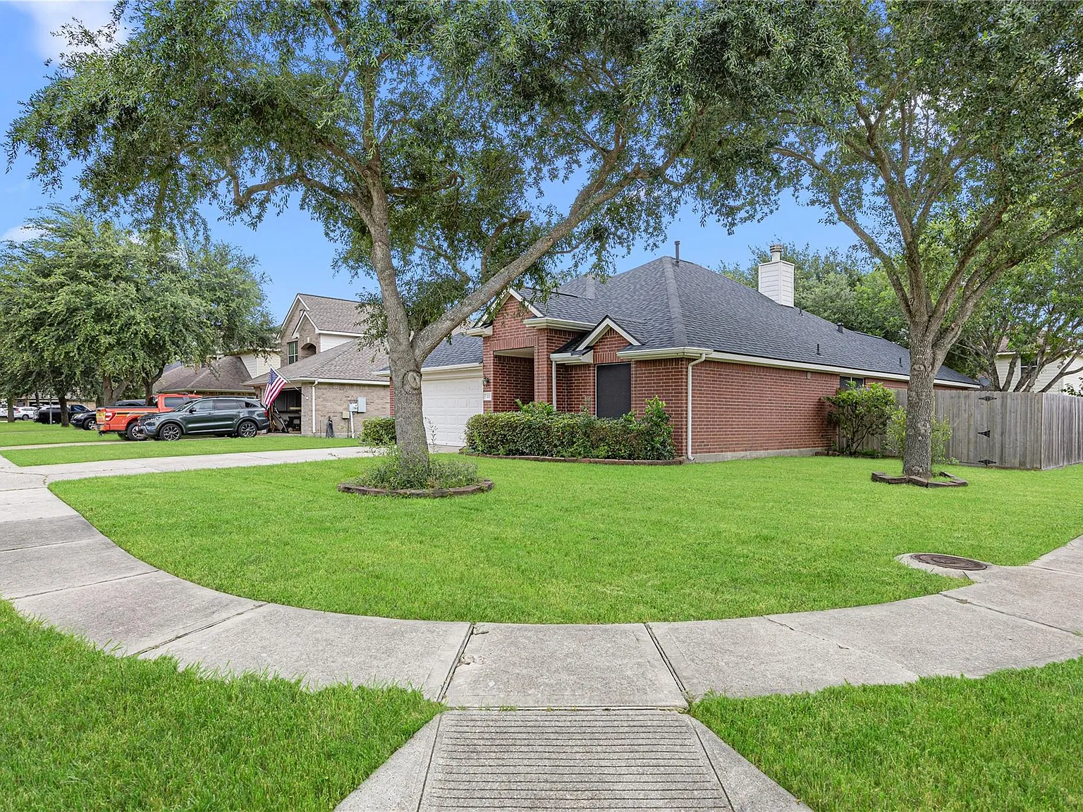 3 bed, 2.0 bath, 1828 sqft, $2,200 — Photo 4