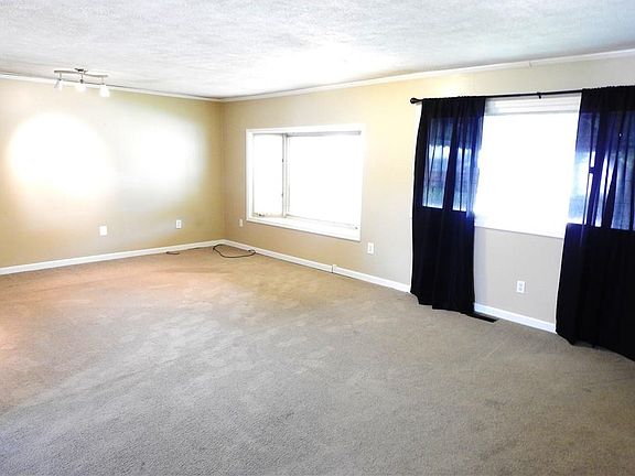 4th image of 535 Gabriel St