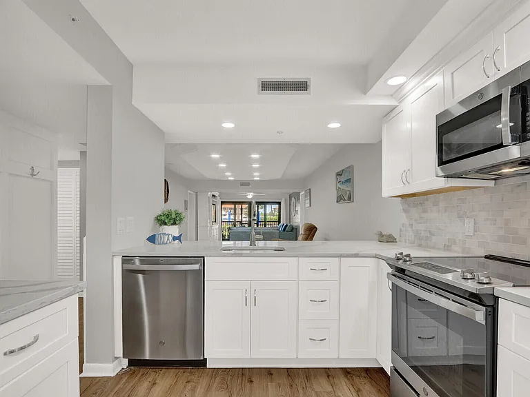 701 Seafarer Cir #105 — Photo 10
