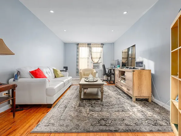 6730 Clyde St APT 5T, Flushing, NY 11375