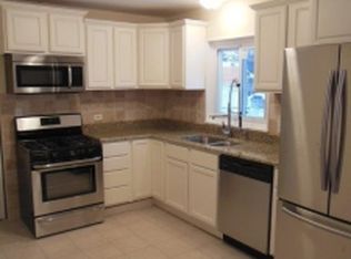 195 Des Plaines Ln, Hoffman Estates, IL 60169