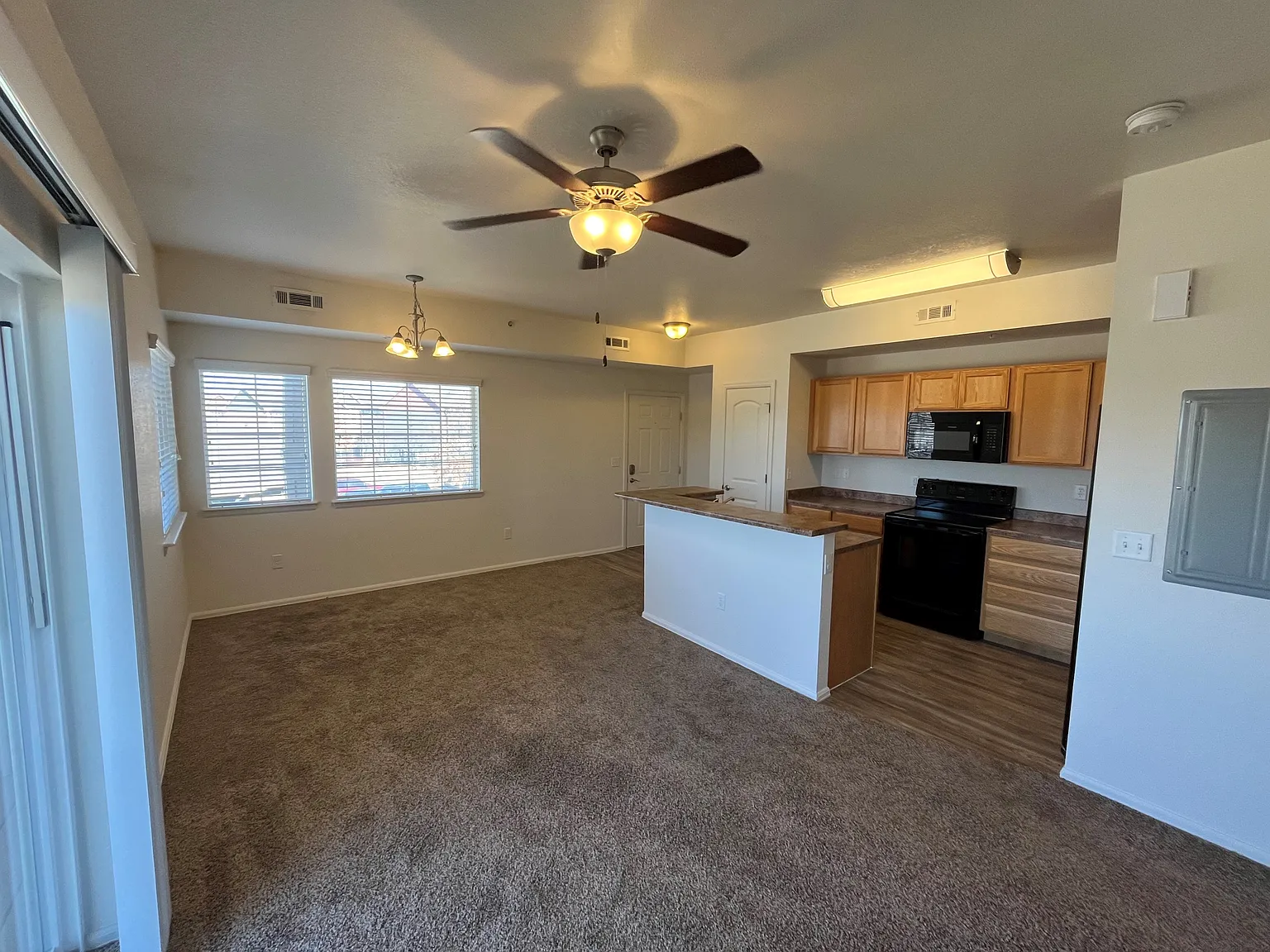 1 bed, 701 sqft, $1,300 — Photo 2