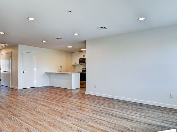 5th image of 13 Park Ave #1