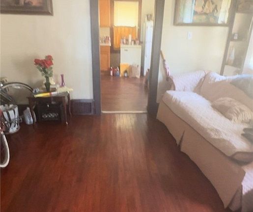 2nd image of 3027 E 126th St