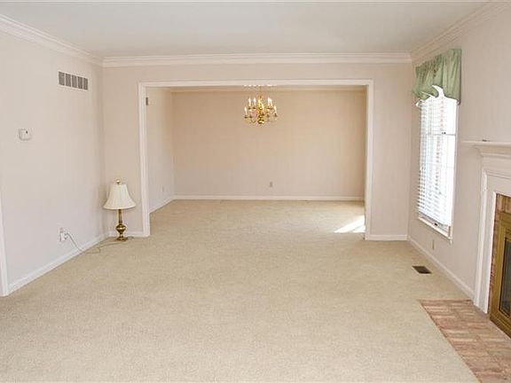 5th image of 2997 Country Woods Ln