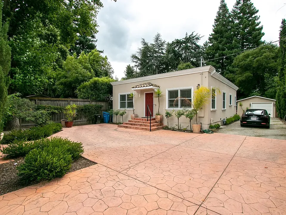 372 El Camino Real