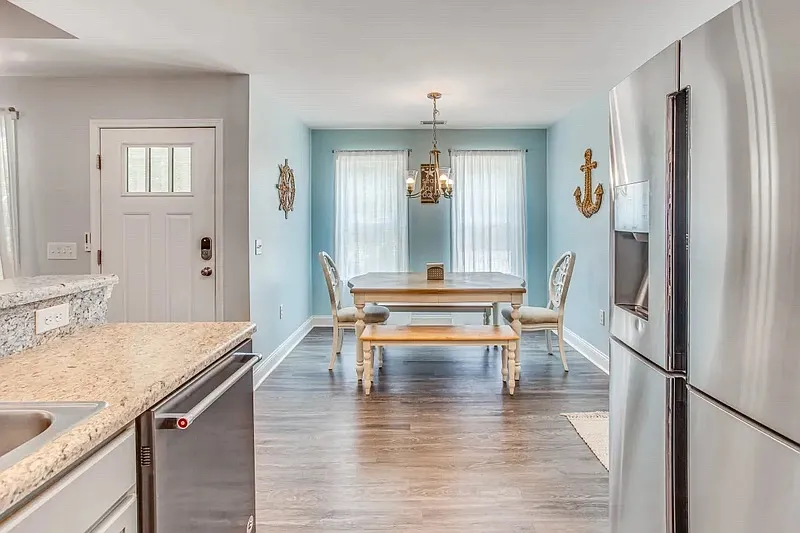 3 bed, 1340 sqft, $2,500 — Photo 4