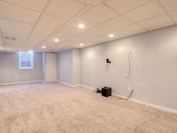 2nd image of 1136 Surrey Ln