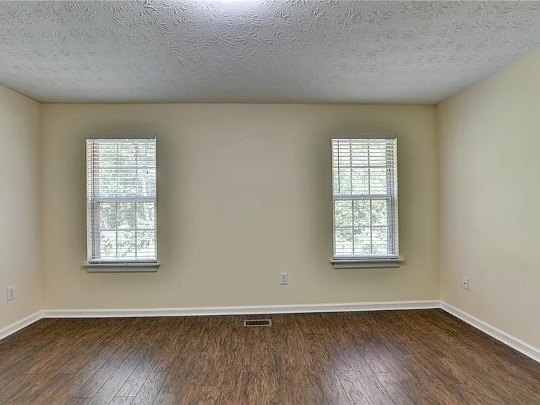 3380 McClure Woods Dr — Photo 25