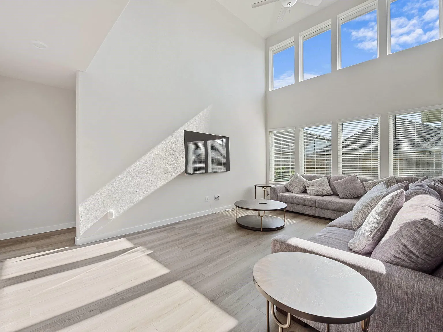 4 bed, 3.5 bath, 3162 sqft, $2,995 — Photo 4