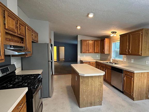 3rd image of 513 Center St