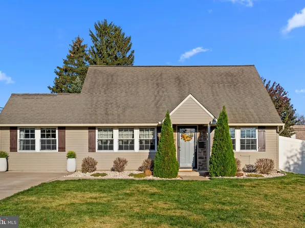 24 Viaduct Ln, Levittown, PA 19054