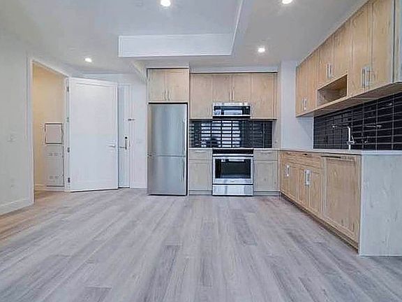 3rd image of 160 Clarkson Ave APT 4K