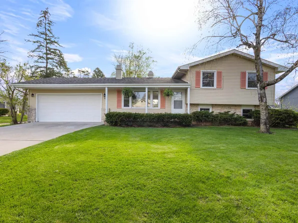 510 Hawthorne Dr, Omro, WI 54963