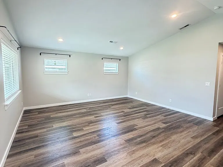 123 E 9th Ave #18 — Photo 3