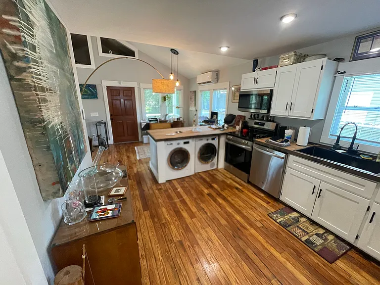 1219 New Castle St #B — Photo 7