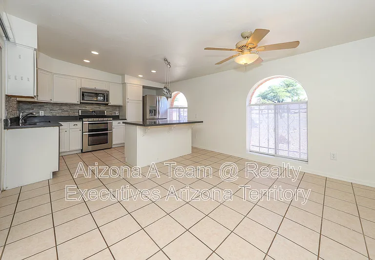 9530 E 42nd St — Photo 20
