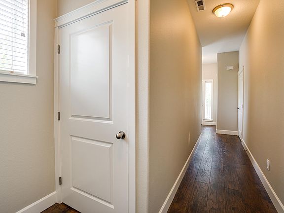 4th image of 10106 NE 28th Pl