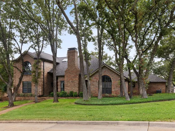 9 Woodlands Ct, Trophy Club, TX 76262