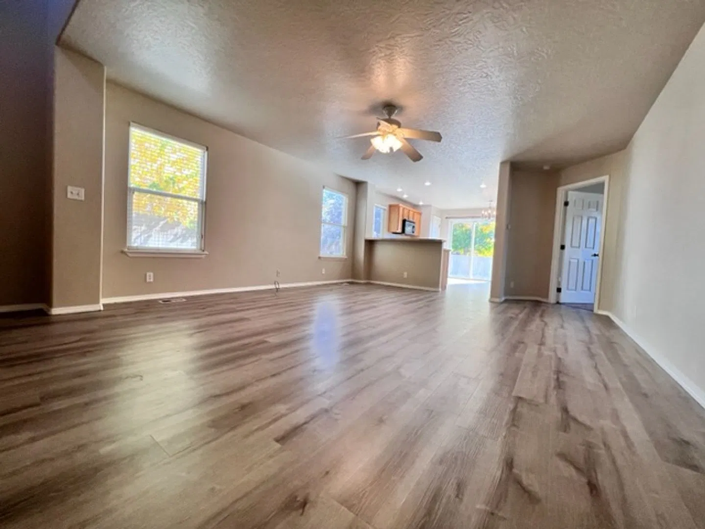 Desirable Lyndhurst Grove Subdivision | Charming 4 Bedroom Home! — Photo 4