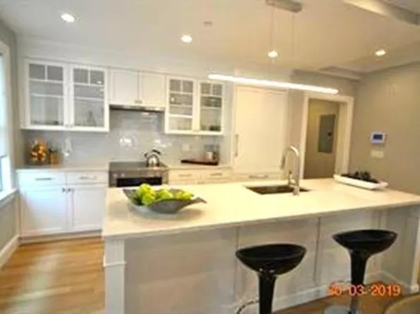 29 Elm St #2, Brookline, MA 02445