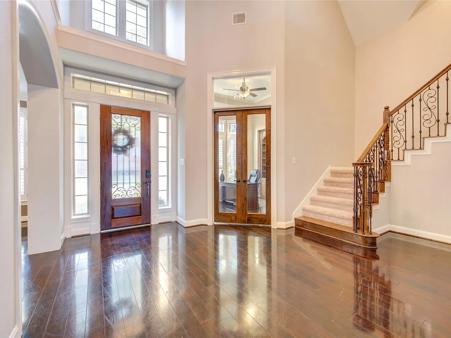 5 bed, 6.0 bath, 4990 sqft, $6,500 — Photo 3
