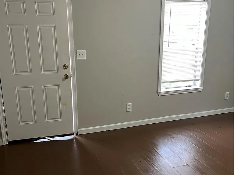 6813 Foster St — Photo 5