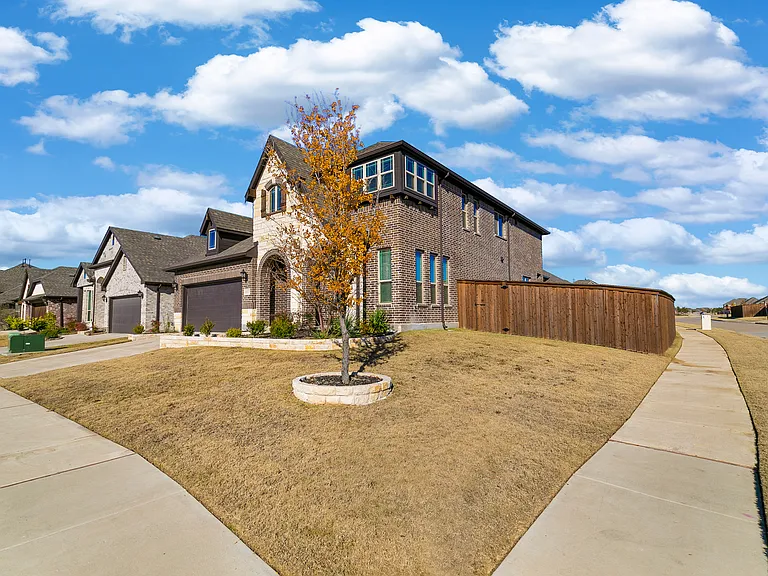 1113 Granger Dr — Photo 3