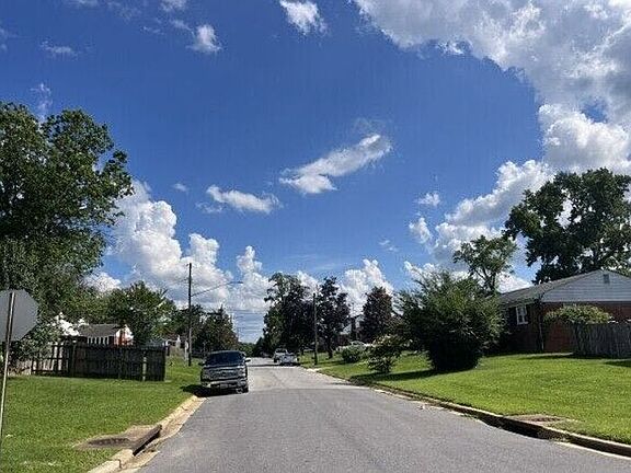 4th image of 7903 Eton Ln