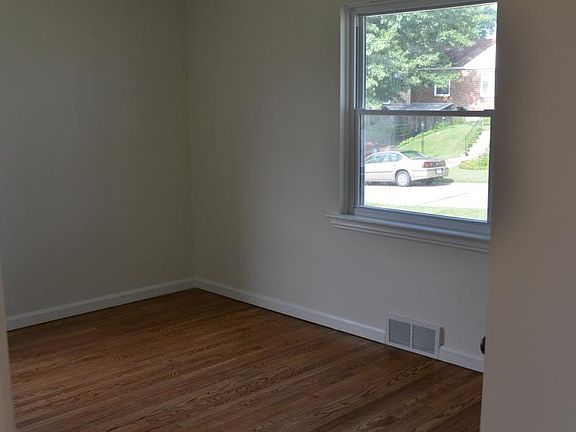 4th image of 2140 Kaske Dr