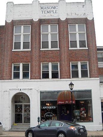 1st image of 162 Main St
