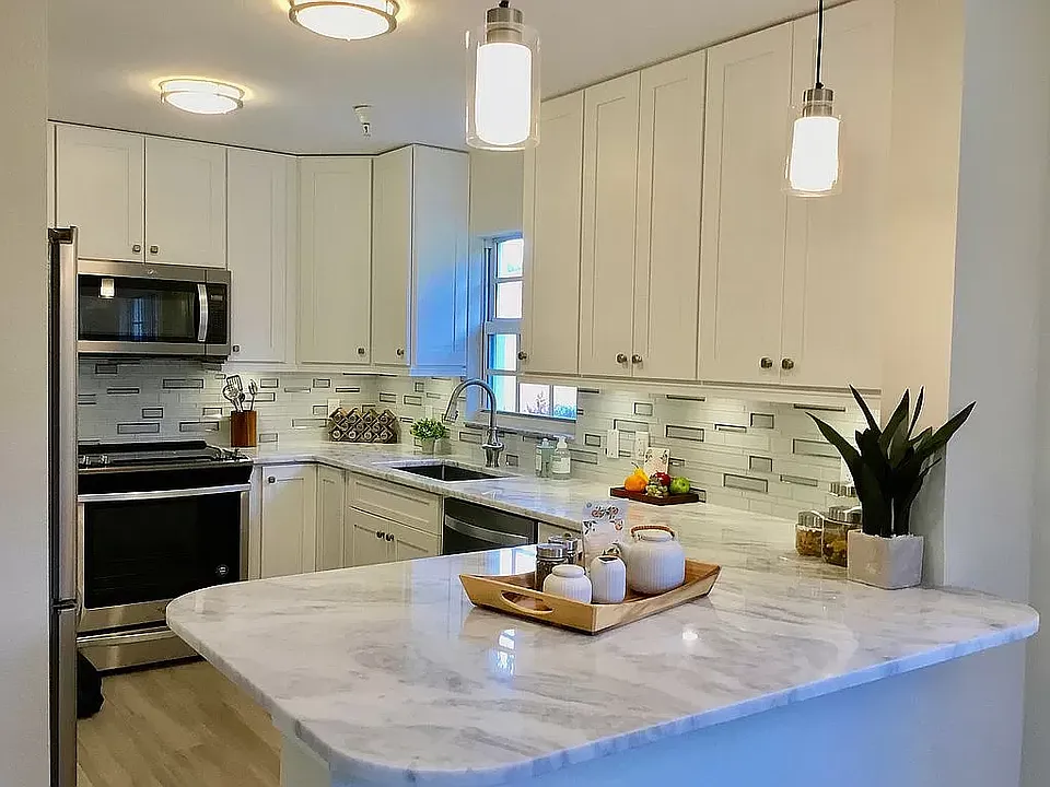 Full kitchen