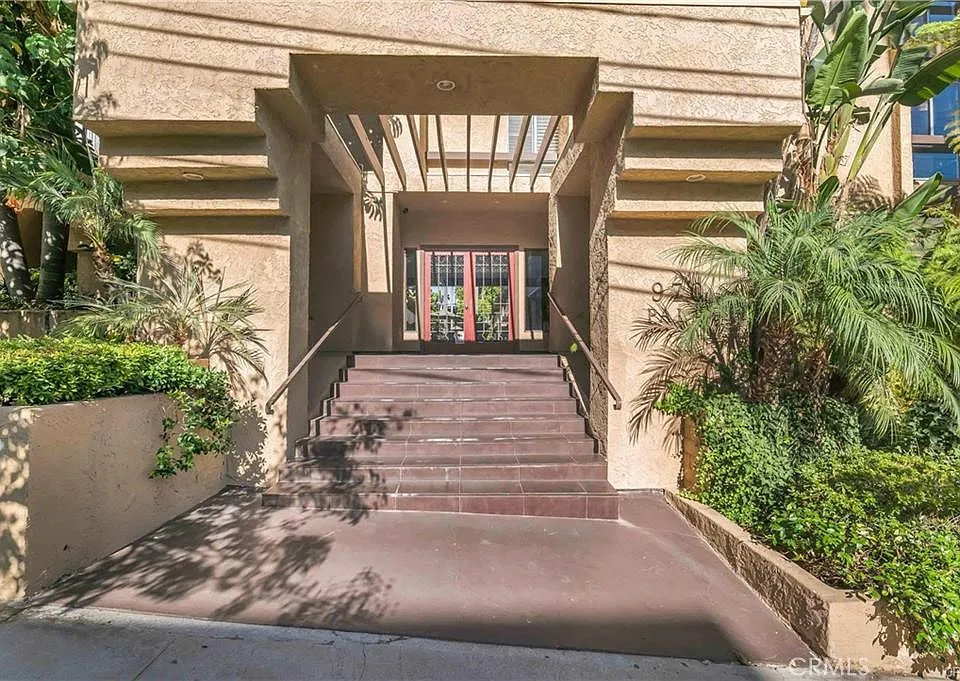 970 Palm Ave