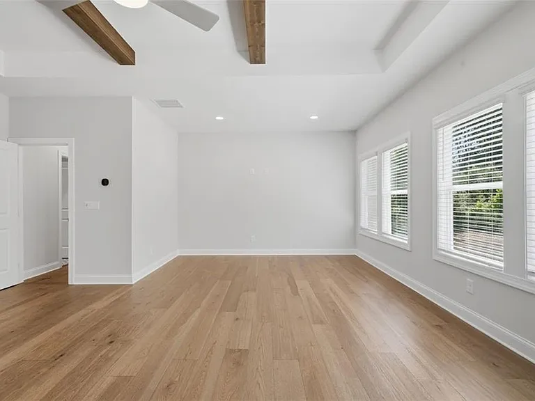 401 Oakleigh Ave — Photo 17