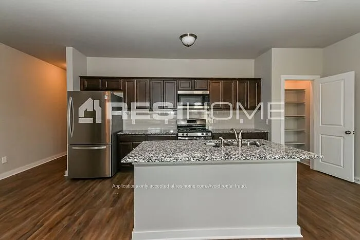 Building Photo - 14312 Peach Tree Dr