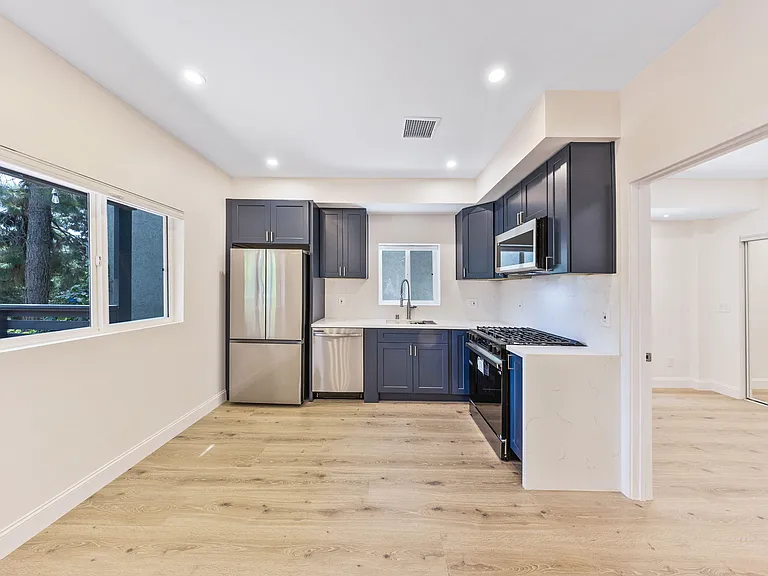 1431 Silver Lake Blvd #1433 — Photo 6