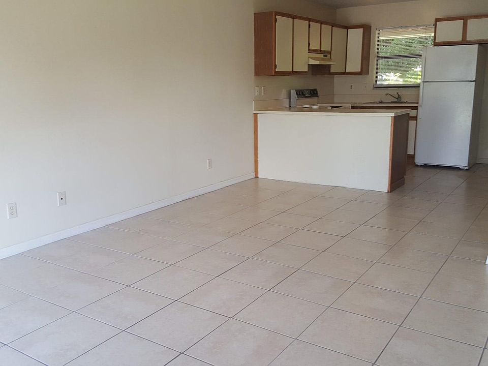 2nd image of 2822 SE Ferndale Ave