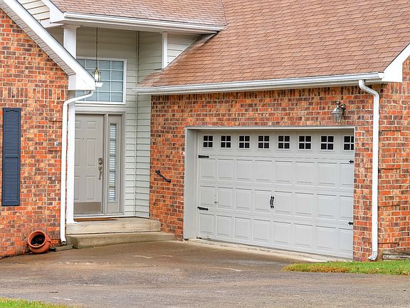3rd image of 219 Cherry Hill Dr