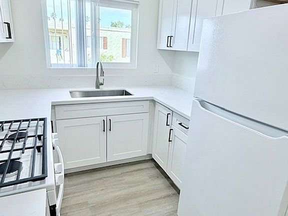 5th image of 4840 Santa Monica Ave #20