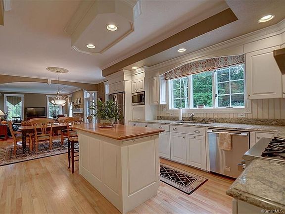 3rd image of 63 Bittersweet Ln