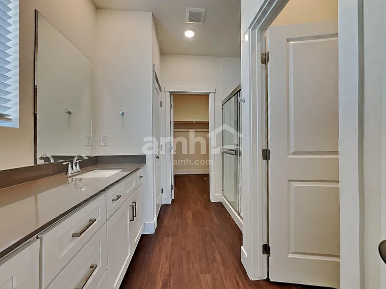 2908 N Miami Ave — Photo 9