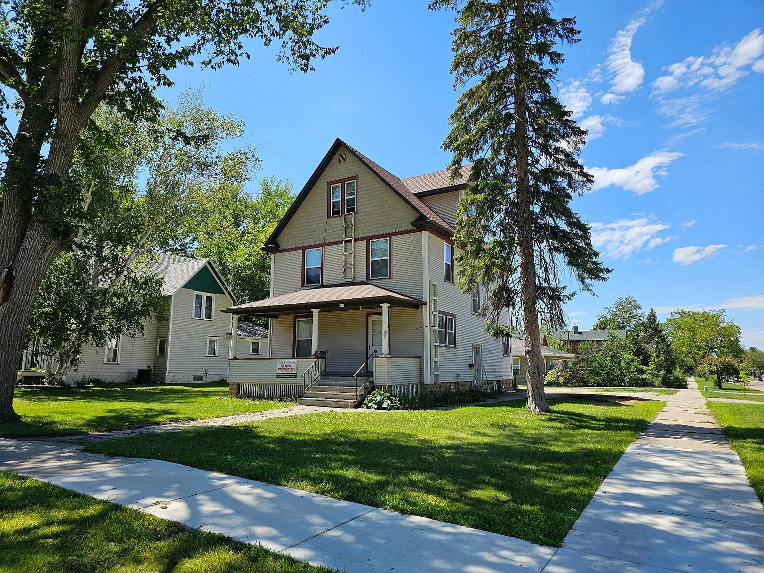 6 bed, 2800 sqft, $2,300 — Photo 2